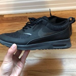 ALL BLACK NIKE AIRMAX THEA